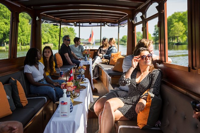 Amsterdam Classic Boat Cruise With Live Guide, Drinks and Cheese - Facilities on the Boat