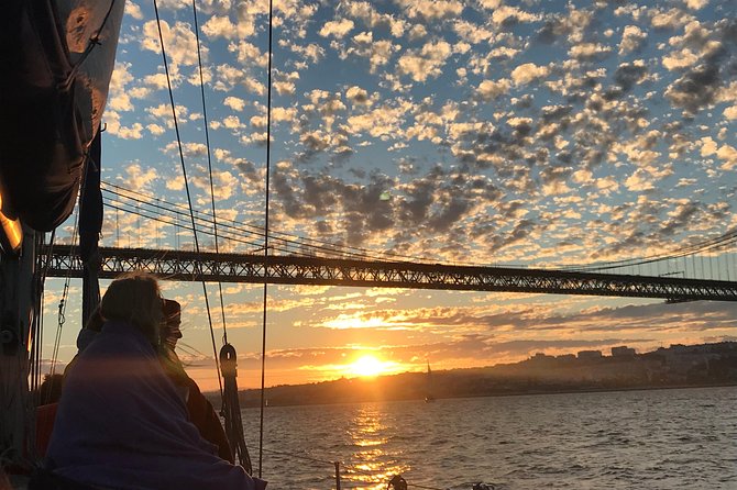 2 Hour Lisbon Sunset and Wine Sailing Tour - Overview of the Sailing Tour