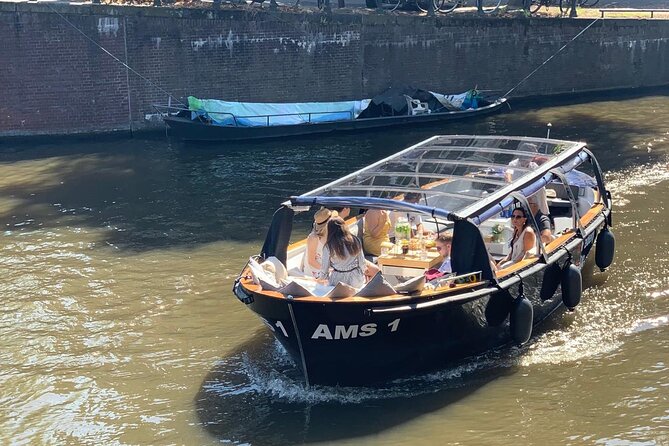 Amsterdam Small-Group Canal Cruise Including Snacks and Drinks - Inclusions and Amenities