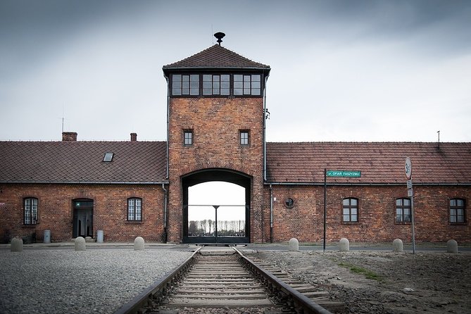 Auschwitz-Birkenau Live Guided Tour and Transfer From Krakow - Transportation and Pickup Options