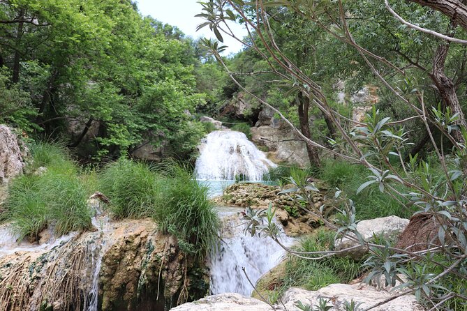 Hike to Polilimnio Waterfalls