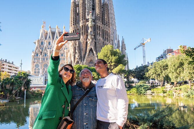 Sagrada Familia Small Group Guided Tour With Skip the Line Ticket - Tour Overview