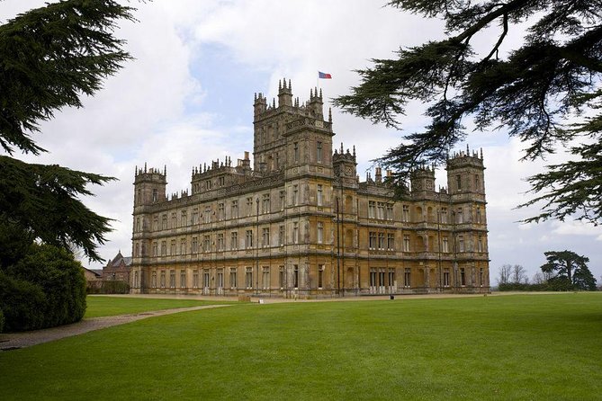 Small-Group Downton Abbey and Highclere Castle Tour From London