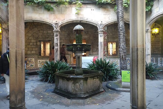 Walking Tour of the Gothic Quarter of Barcelona With Pintxos Tasting - Inclusions and Highlights