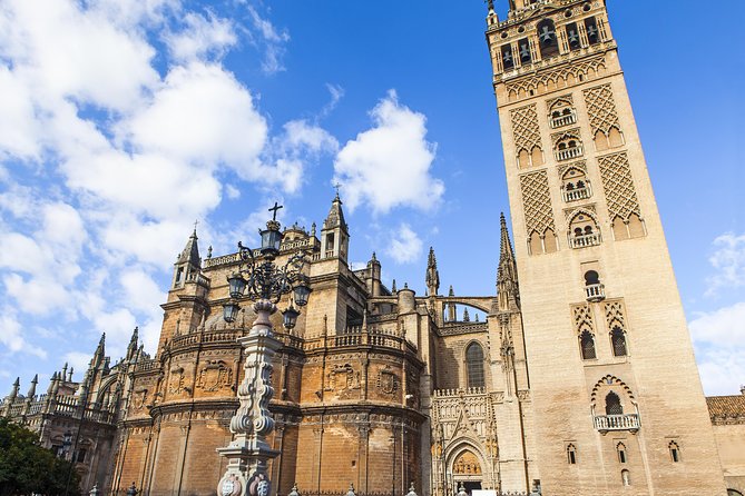 Cathedral, Alcazar and Giralda Guided Tour With Priority Tickets - Meeting and Pickup