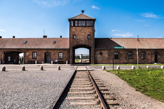 Day Trip to Auschwitz-Birkenau and Wieliczka Salt Mine From Krakow Including Lunch - Discovering the Wieliczka Salt Mine