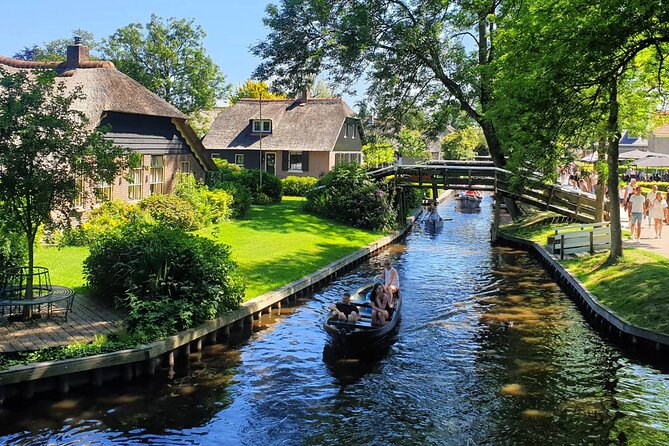 Giethoorn Day Trip From Amsterdam With 1-Hour Boat Tour - Meeting Point and Pickup Information