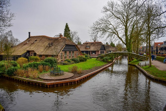 Giethoorn Day Trip From Amsterdam With Boatride - Meeting and Pickup Details
