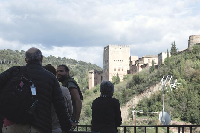 Granadas Hidden Treasures: Albayzin and Sacromonte Walking Tour - Duration and Group Size