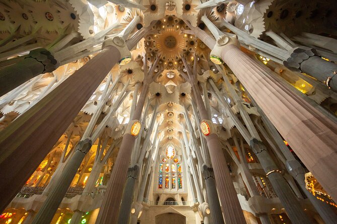 Sagrada Familia Guided Tour With Skip the Line Ticket - Meeting Point and Logistics