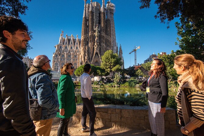 Sagrada Familia Small Group Guided Tour With Skip the Line Ticket - Meeting Point