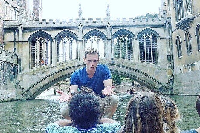 Shared | Cambridge Alumni-Led Walking & Punting Tour W/ Opt Kings College Entry - Meeting and Pickup