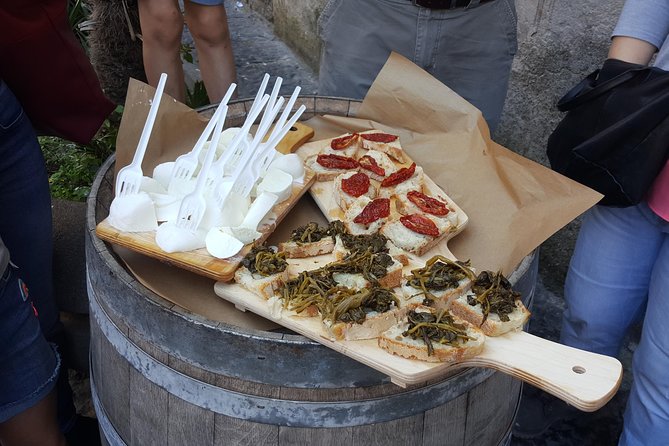 Street Food Tour of Naples With Top-Rated Local Guide & Fun Facts - Taste Iconic Neapolitan Dishes