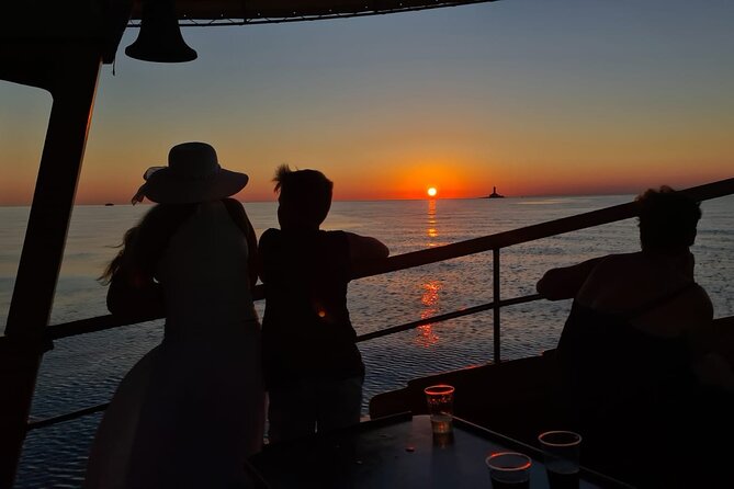 3 Hours Sunset and Dolphin Tour From Medulin With Sandra Boat - Just The Basics
