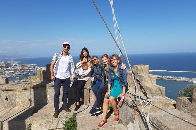 Barcelona: Old Town, Montjuic Castle & Cable Car Small Group Tour - Exploring the Old Town