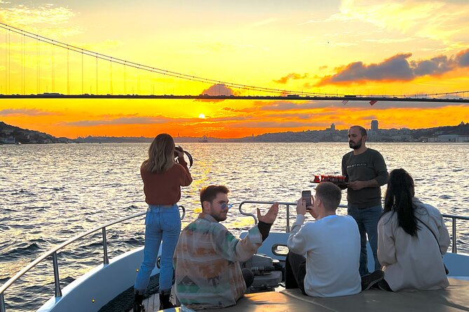 Bosphorus Sunset Luxury Yacht Cruise With Snacks and Live Guide - Culinary Delights