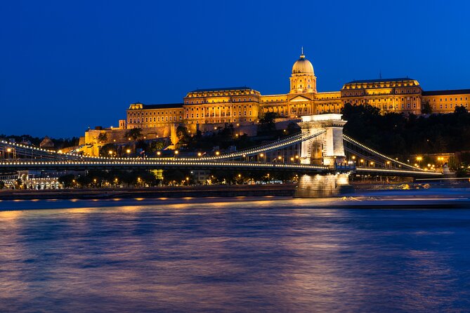 Budapest Evening Sightseeing Cruise and Unlimited Proseccos - Duration and Capacity