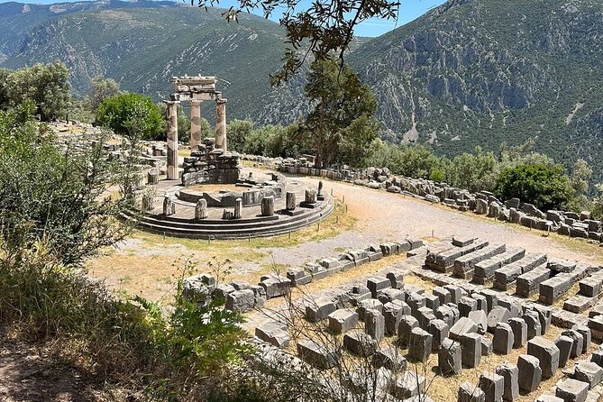 Delphi & Arachova Premium Historical Tour With Expert Tour Guide on Site - Visiting Arachovas Alleyways