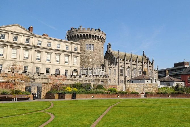 Dublin Book of Kells, Castle and Molly Malone Statue Guided Tour - Meeting and Pickup