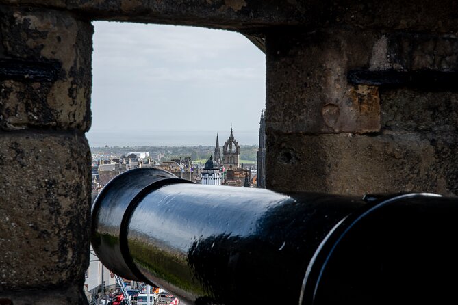 Edinburgh Castle: Guided Walking Tour With Entry Ticket - Pet Policy and Accessibility