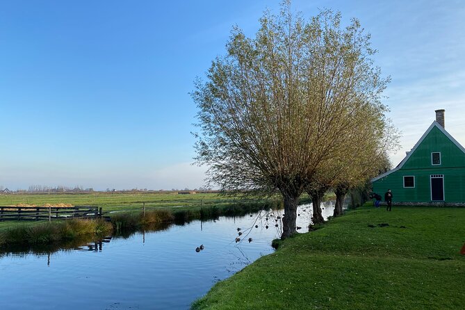 Giethoorn, Afsluitdijk, Zaanse Schans Day Tour Mini VIP Bus Incl. Hotel Pick Up - Guided Artisanal Demonstrations Included