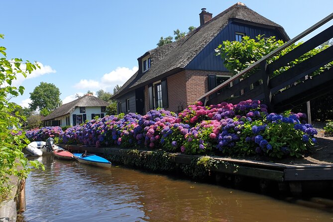 Giethoorn Day Trip From Amsterdam With 1-Hour Boat Tour - Exploring Giethoorn on Foot