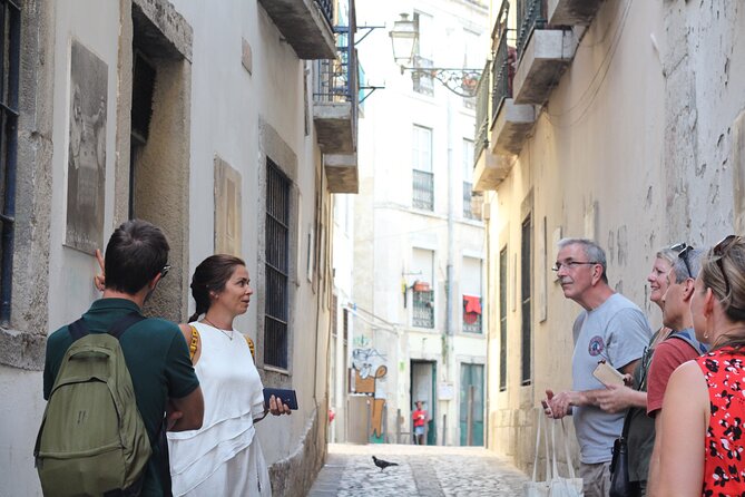 Lisbon Roots - Small Group Food & Culture Walking Tour W/Tastings - Group Size and Accessibility