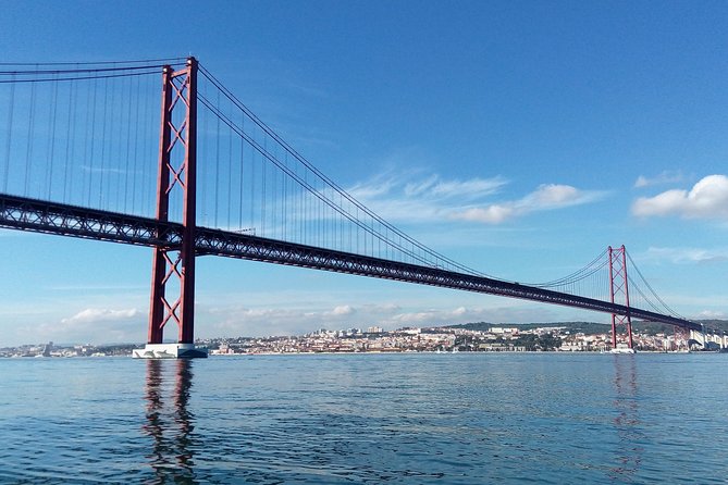 Lisbon Sailing Tour on a Luxury Sailing Yacht With 2 Drinks - Tour Overview