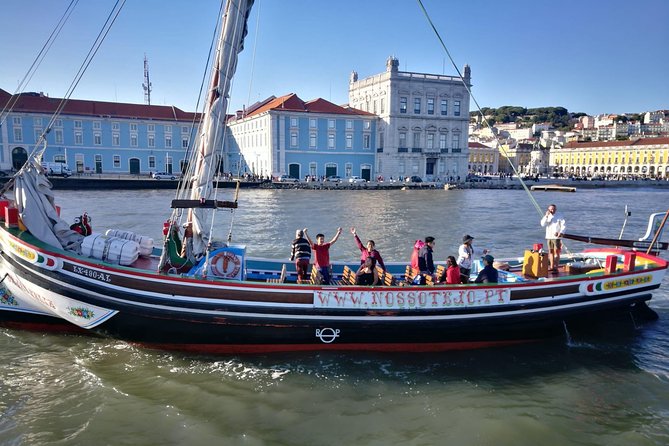 Lisbon Traditional Boats - Express Cruise - 45min - Meeting and Pickup