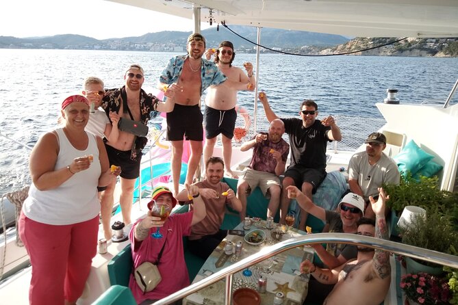 Mallorca Catamaran Small Group Cruise With Tapas - Accessibility and Accommodations
