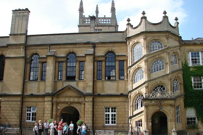 1.5-hour Oxford University and Colleges Walking Tour - Meeting Point and Pickup