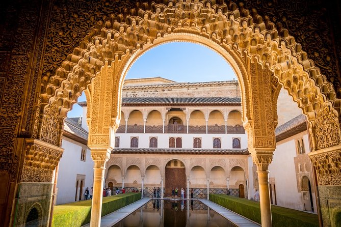 Alhambra: Small Group Tour With Local Guide & Admission - Meeting Point and Pickup