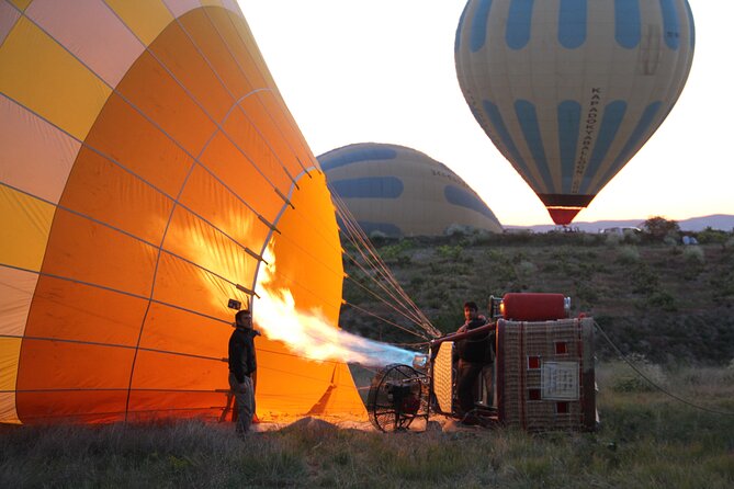 Cappadocia Balloon Ride With Breakfast, Champagne and Transfers - Recommended Attire and Precautions