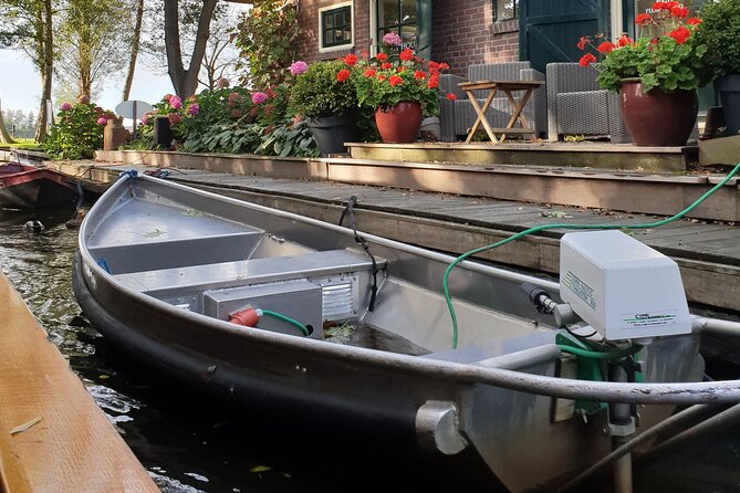 Giethoorn Day Trip From Amsterdam With 1-Hour Boat Tour - One-Hour Boat Tour Experience