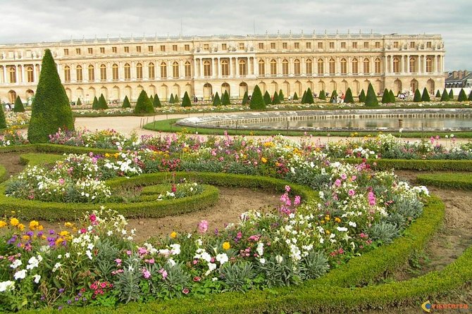 Givernys House & Gardens Plus Versailles Palace Day Trip With Lunch From Paris - Tour Itinerary