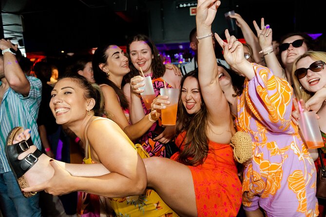 Lisbon Night Pubcrawl: 1h Open Bar, Shots & VIP Club Entry - Drink Deals and Drinking Games