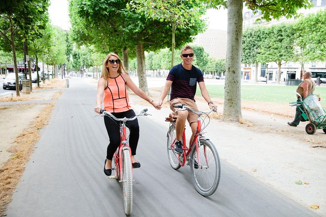 Paris Sightseeing Guided Bike Tour Like a Parisian With a Local Guide - Capturing Photogenic Angles Along the Way
