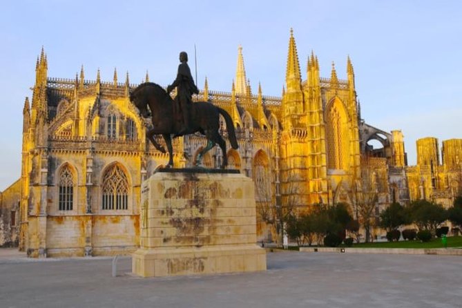 Private Tour to Fatima, Batalha, Nazare and Obidos - Discovering Obidos