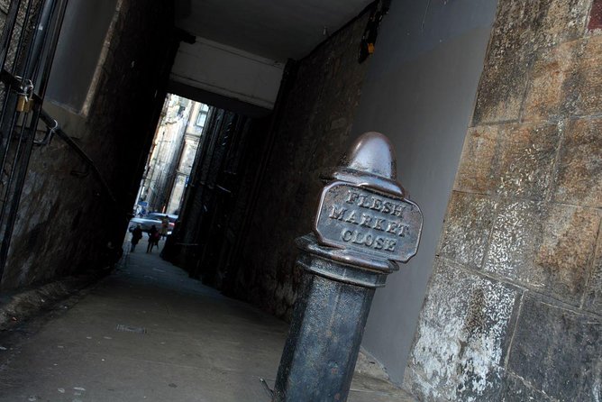 Small Group Ghostly Underground Vaults Tour in Edinburgh - Guided by Local Storytellers