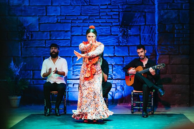 Triana. Flamenco Show With Drink - Intimate Venue and Passionate Performance