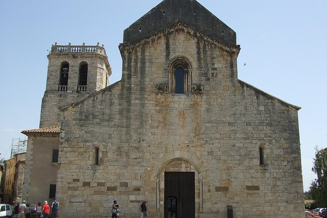 Besalu & 3 Medieval Towns Small Group Tour With Hotel Pick-Up - Tour Experience