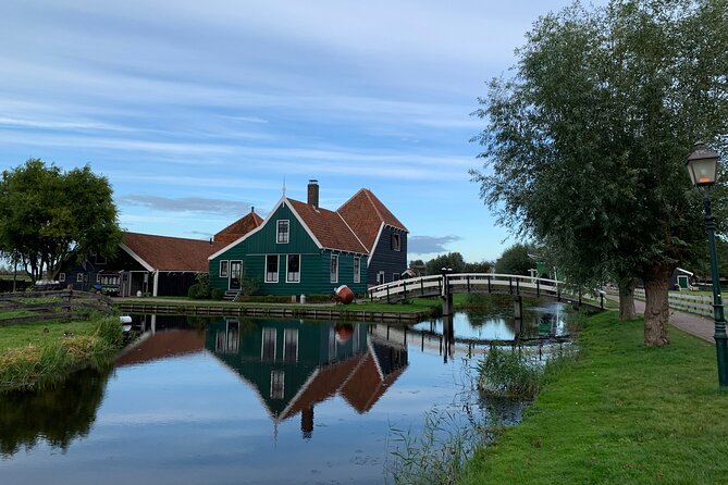 Giethoorn, Afsluitdijk, Zaanse Schans Day Tour Mini VIP Bus Incl. Hotel Pick Up - Optional Self-Piloted Boat Rental