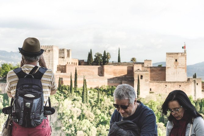 Golden Hour in Granada: Sunset Walking Tour With Play Granada - Historic Albayzin and Sacromonte