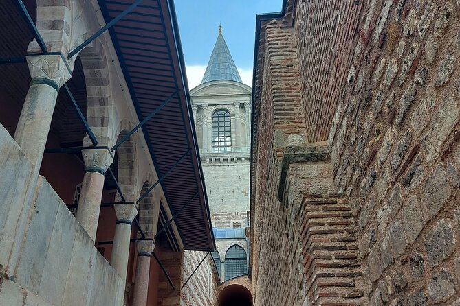 Istanbul Highlights! Blue Mosque, Hagia Sophia, Topkapı and More! - Touring the Topkapi Museum