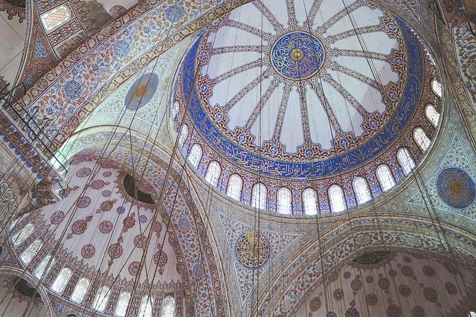 Istanbul Highlights Small Group or Private Guided Tour With Drink - Exploring Historic Sites