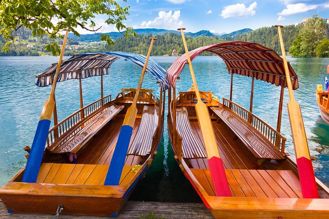 Ljubljana: Lake Bled Experience Small Group Half-Day Tour - Admiring the Castle Views
