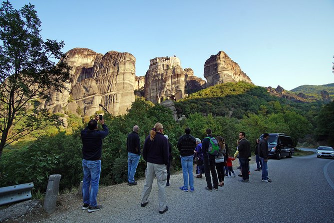 Meteora Day Trip From Athens by Bus With Optional Lunch - Getting to Meteora