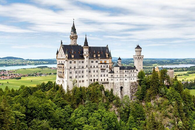 Neuschwanstein Castle and Linderhof VIP All-Inc Tour From Munich - Exploring Oberammergau