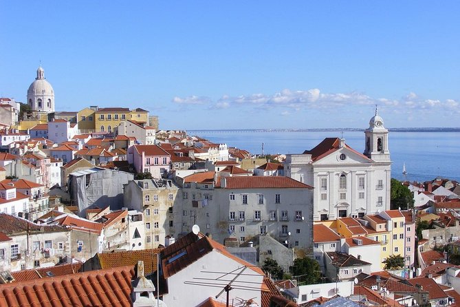 Private Tour Around Alfama and Mouraria - the Oldest Neighborhoods in Lisbon - Getting Bearings in Alfama and Mouraria