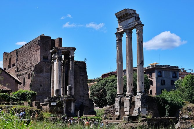 Rome: Colosseum, Palatine Hill and Roman Forum Tour - Exploring the Colosseum